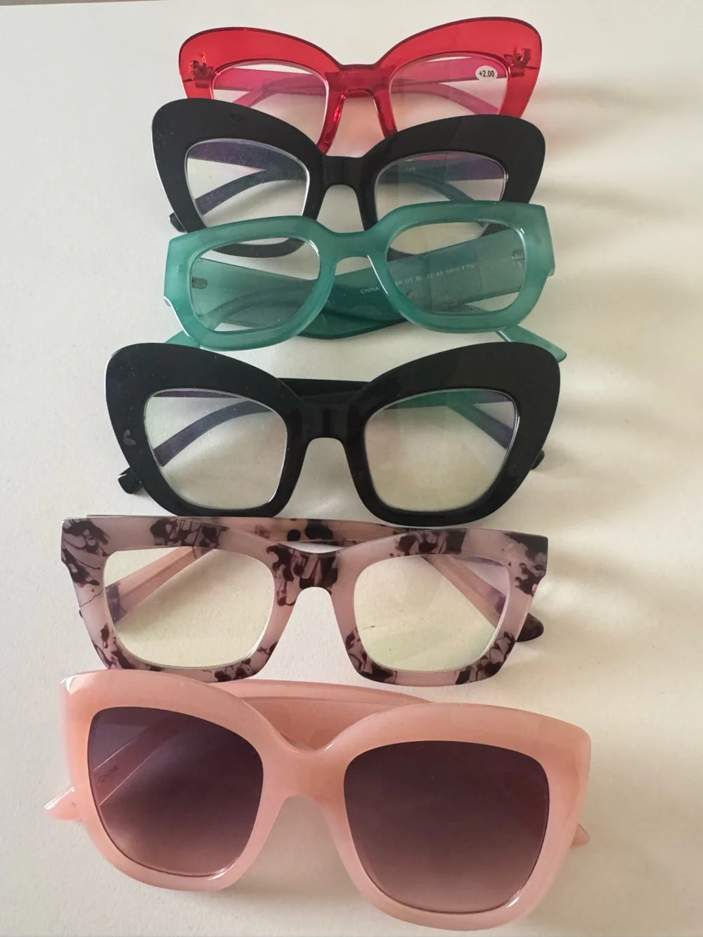 Amazon Women's Assorted Fashion Reading Glasses 2.00 5 pack and 1 sunglass